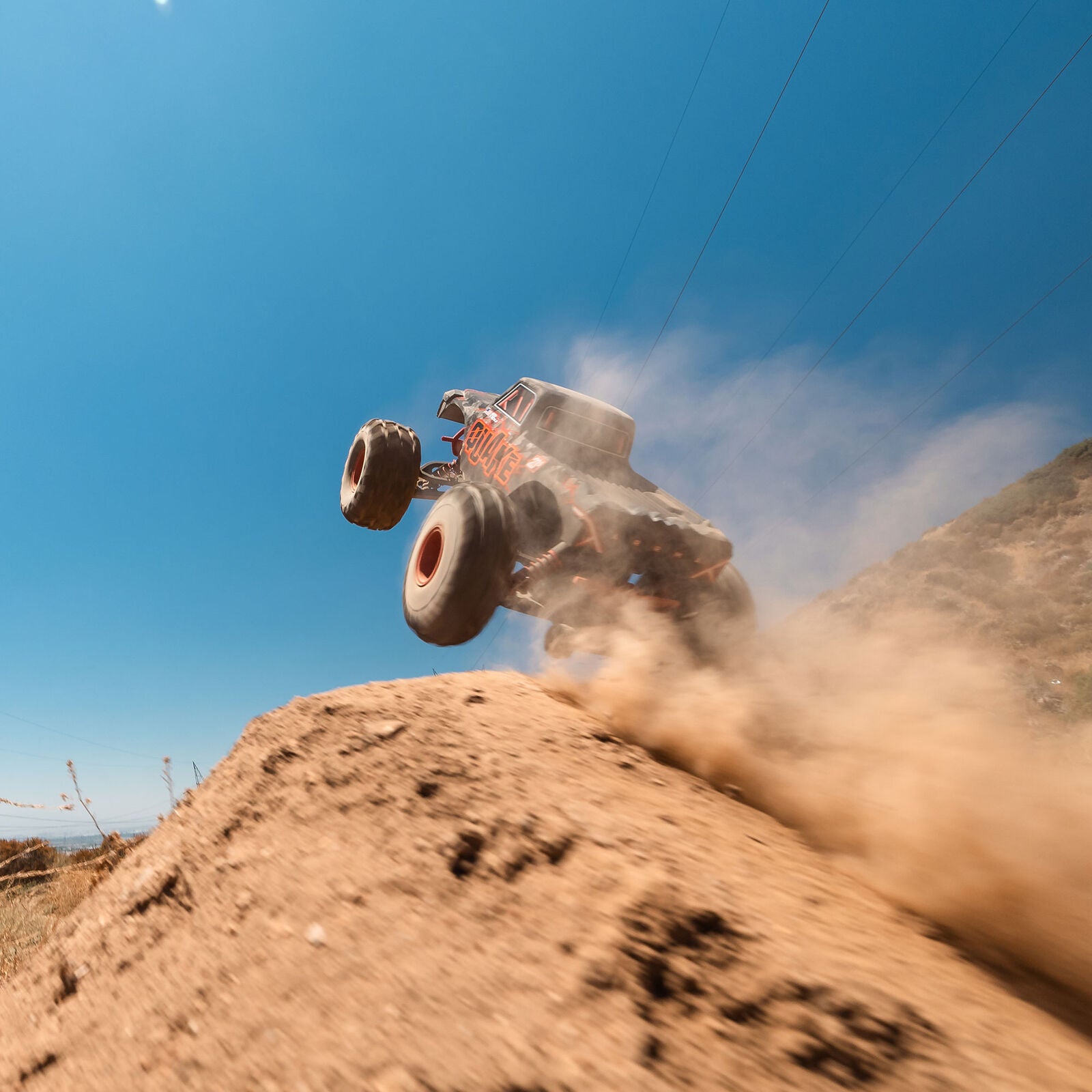 Arrma Quake 223S DSC 1/10 RTR Brushless 2WD Monster Truck  w/SLT2 2.4GHz Radio