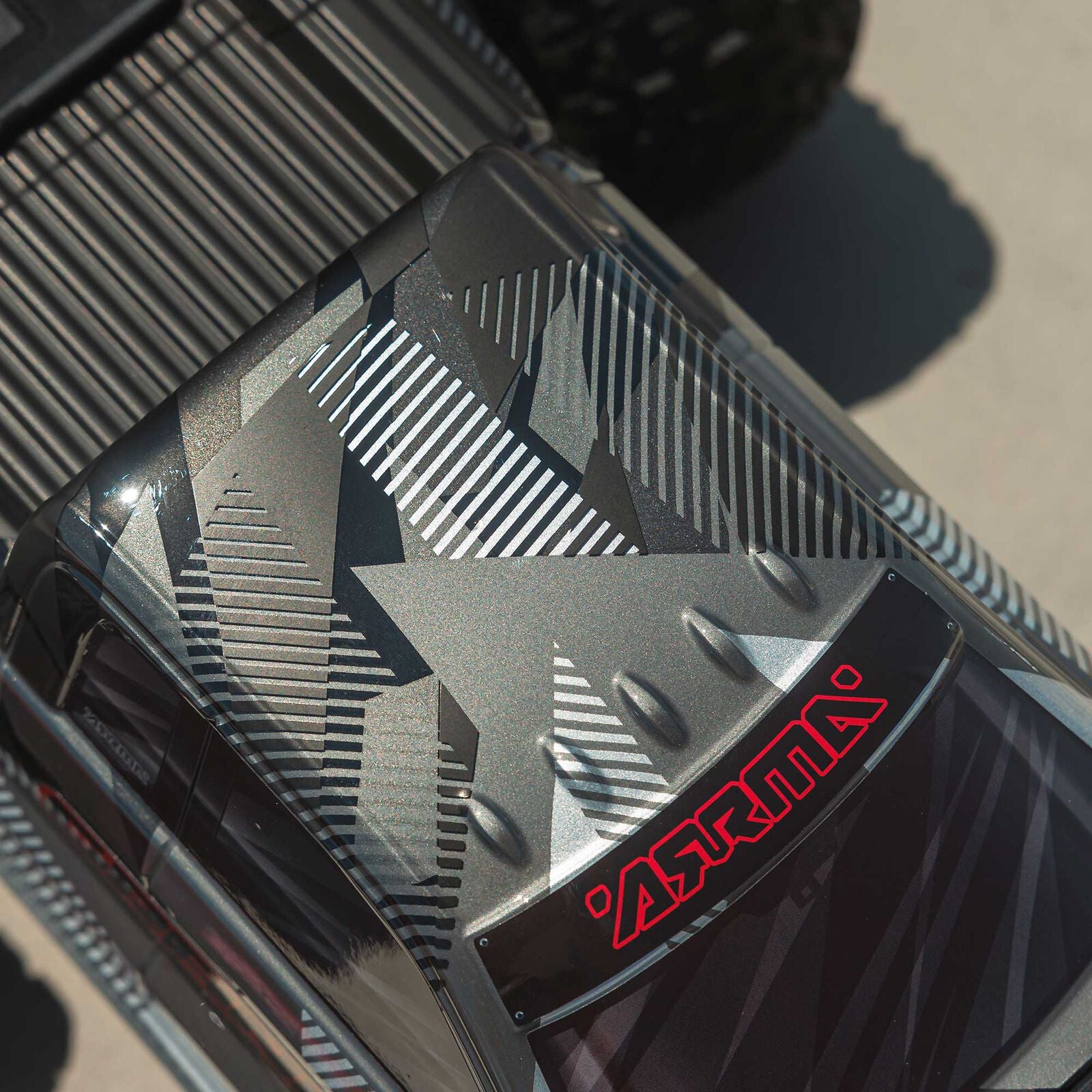 Arrma Granite 4x4 V4 223S DSC 1/10 RTR Brushless 4WD Monster Truck (Gun Metal) w/Spektrum SLT3 2.4GHz Radio